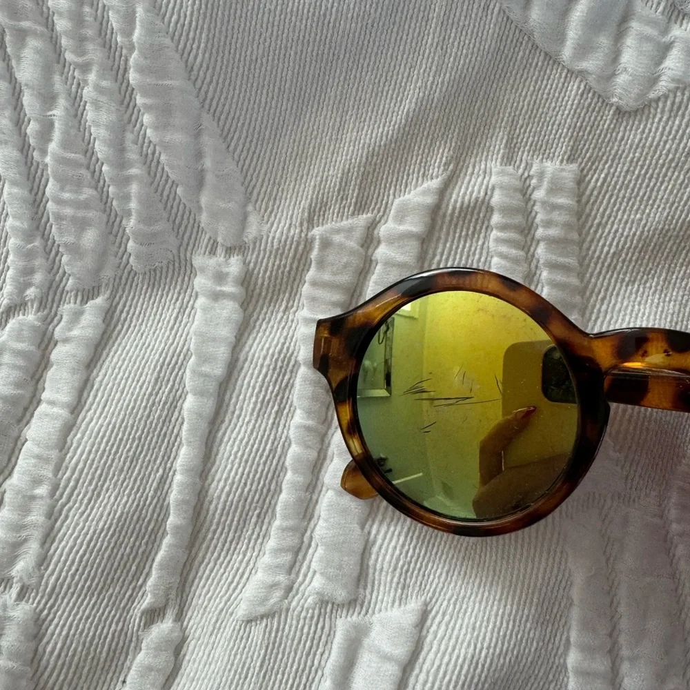 Mirrored sunglasses